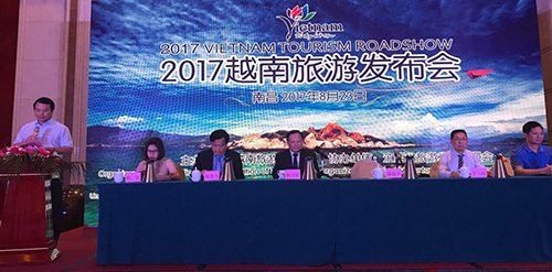Phó Chủ nhiệm Ủy ban Phát triển Du lịch tỉnh Giang Tây (Trung Quốc),  Trần Hiểu Bình phát biểu tại Chương trình